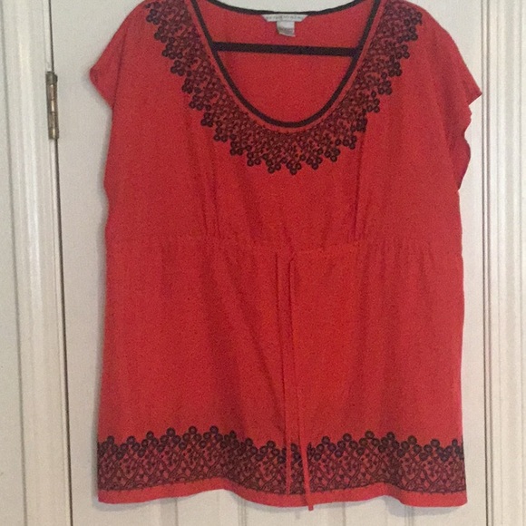 Peter Nygard Red Silk Embroidered Women’s Top - Picture 2 of 11